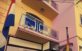 Tarona Guesthouse
